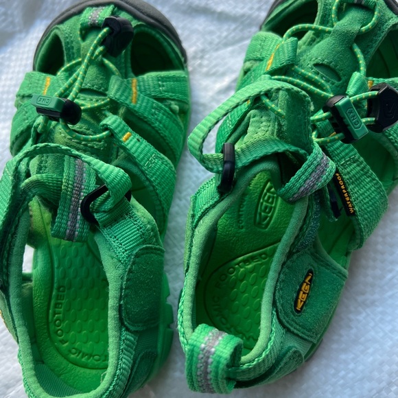 Keen kids sandals green color - Picture 3 of 5